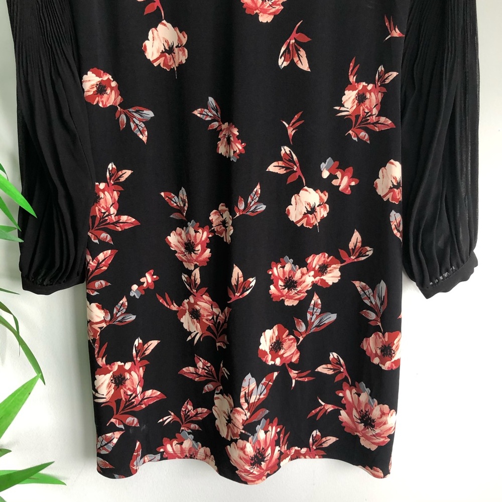 White House Black Market Pleat-Sleeve Shift Dress Size XS - Picture 5 of 10